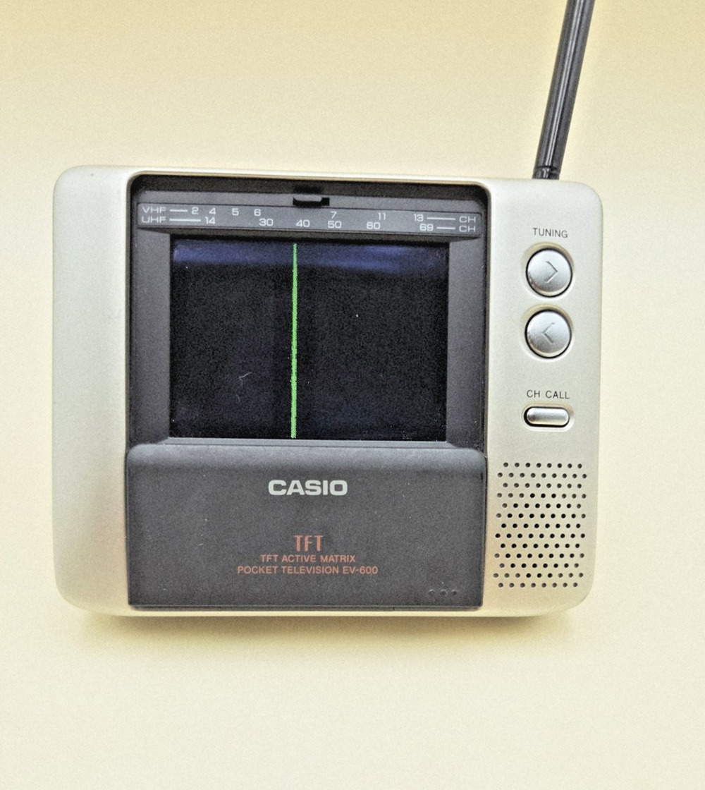 Casio EV-600 handheld pocket television Silver 1990s Built-In Speaker AV Input